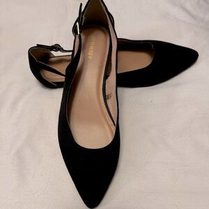 Size 9 - Old Navy - Women’s Pointed Flats